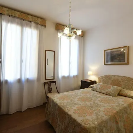 Le Due Corone 住宿加早餐酒店 3*