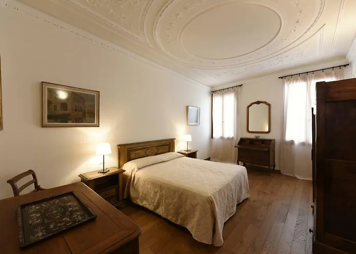 Le Due Corone Bed & Breakfast 3*